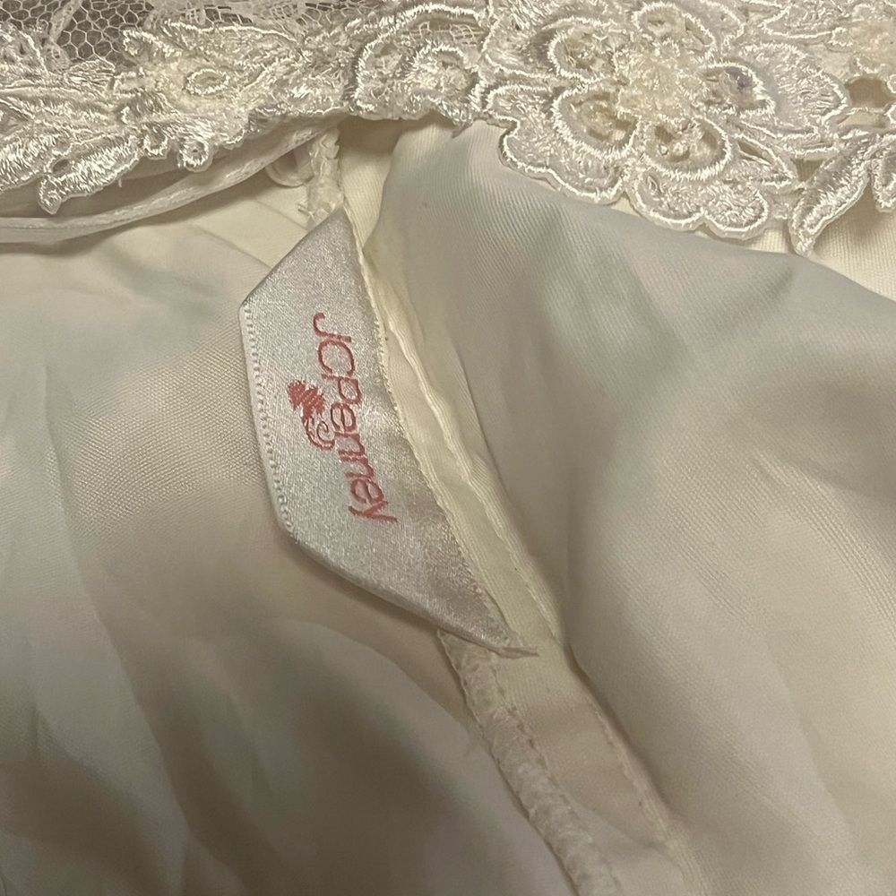 Vintage Lace Wedding Dress - Picture 8 of 9